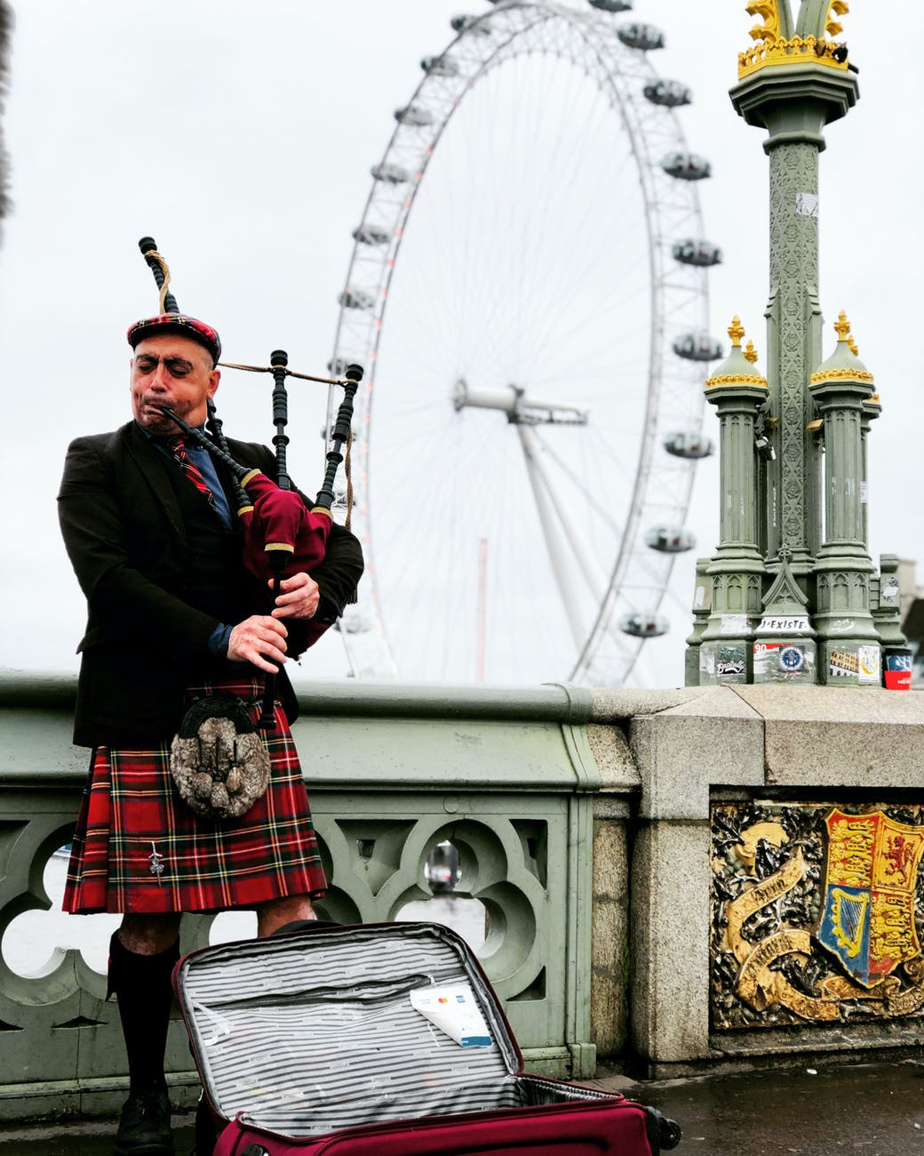 musician in scottish kilt in london